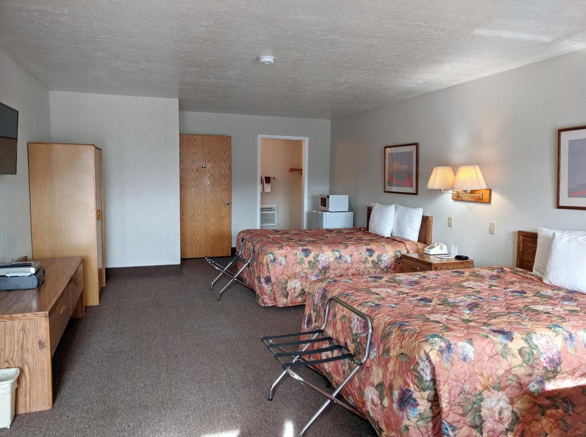 Aquarius Inn Bicknell Extérieur photo
