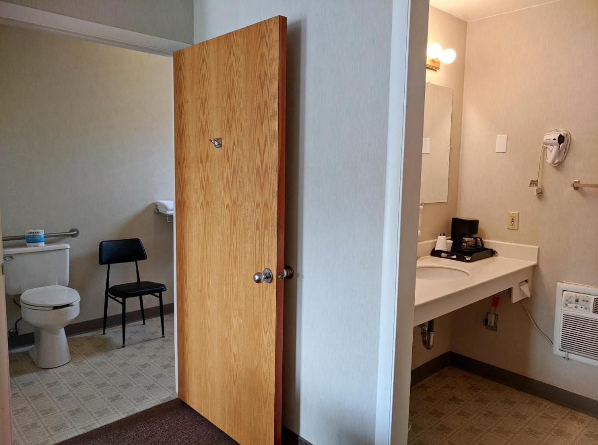 Aquarius Inn Bicknell Extérieur photo