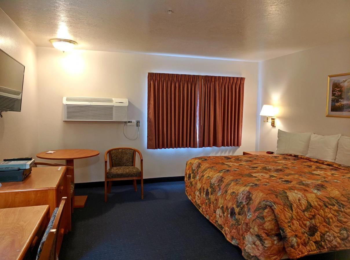 Aquarius Inn Bicknell Extérieur photo