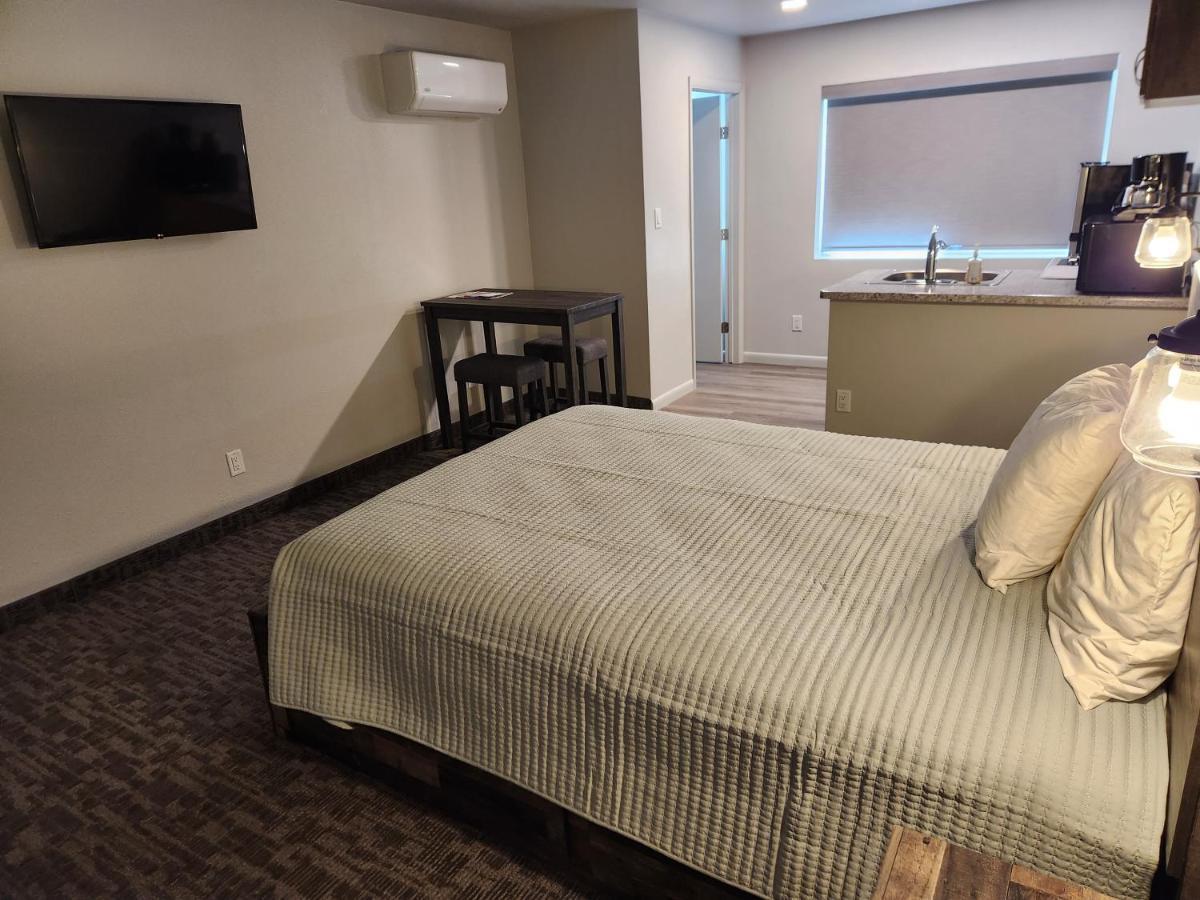 Aquarius Inn Bicknell Extérieur photo