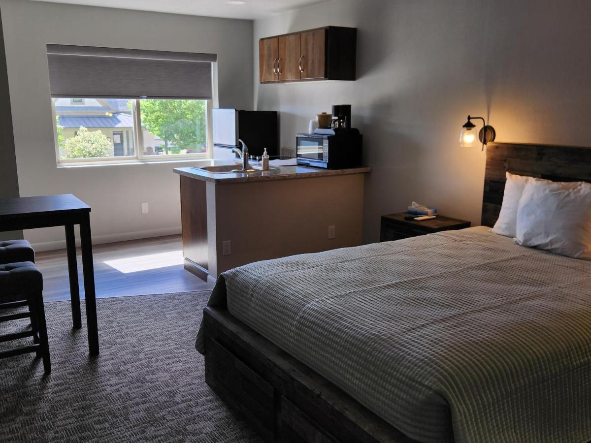 Aquarius Inn Bicknell Extérieur photo